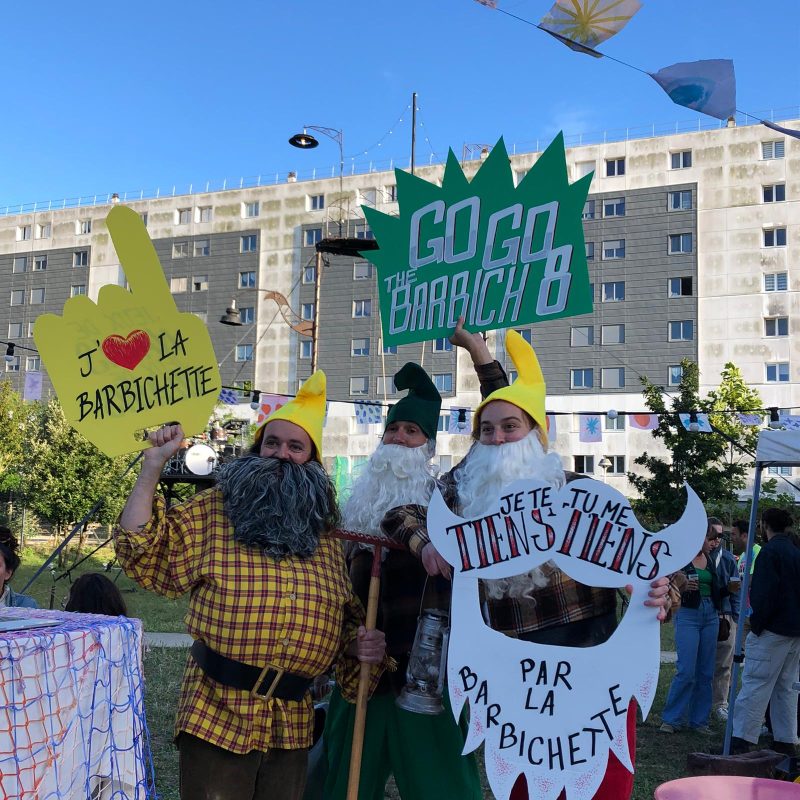 Les nains de jardins sont fans du jeu de la Barbichette